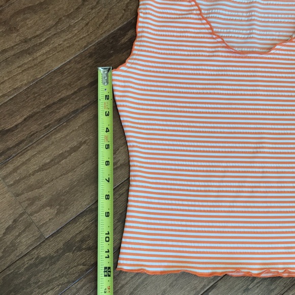 Low scoop neck stretch crop top - Picture 6 of 6